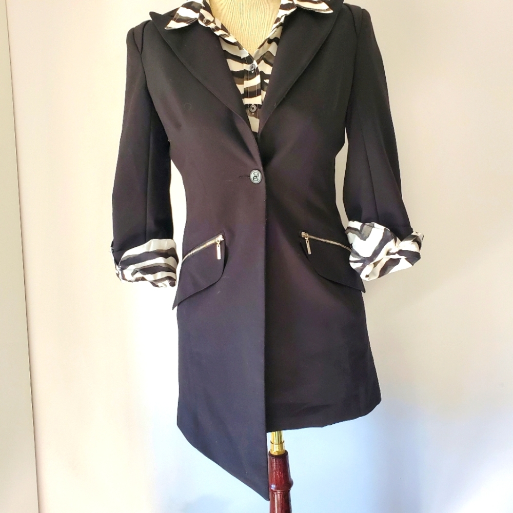 Banana republic zebra print blouse. Size small. - Picture 7 of 9